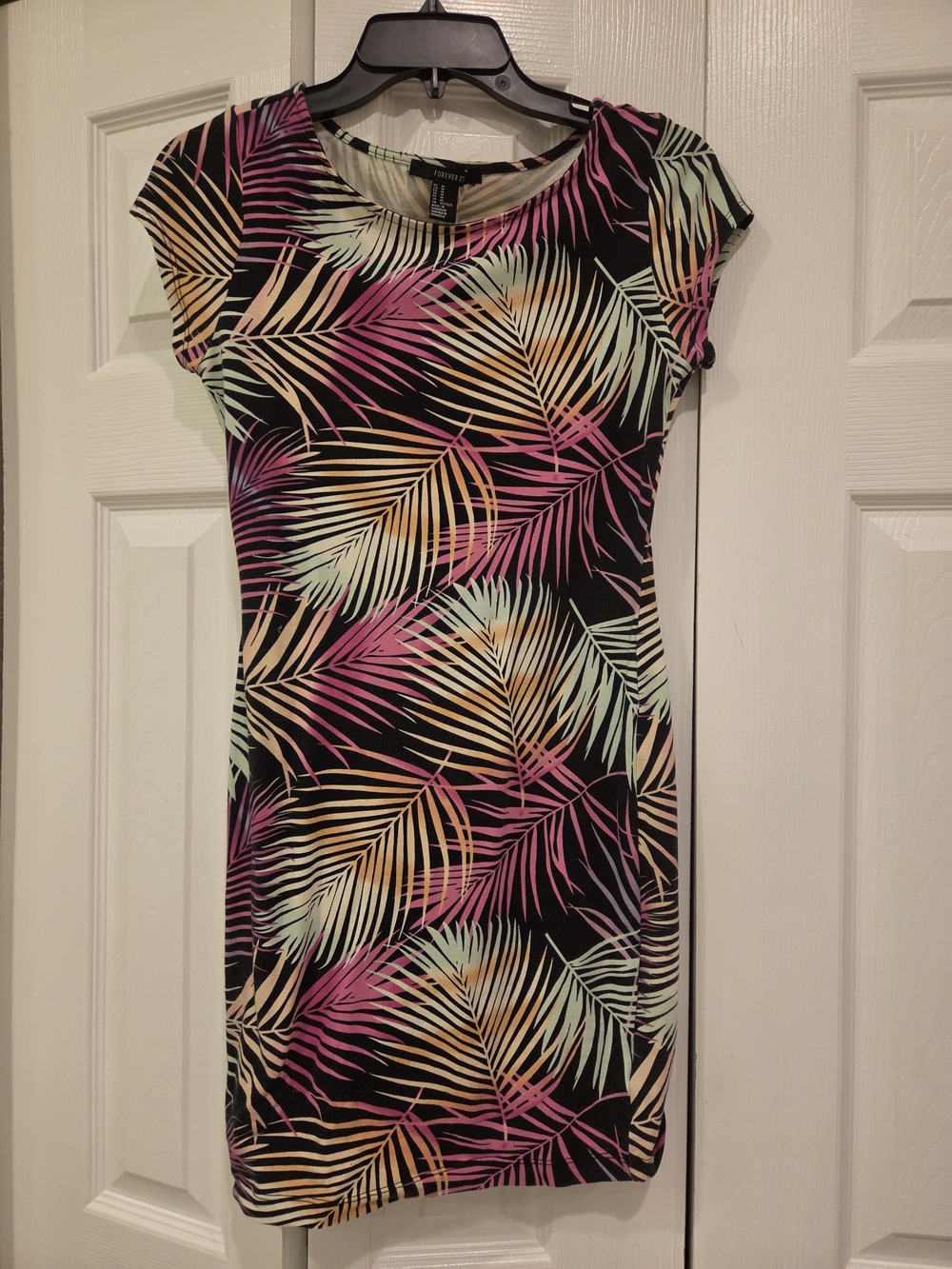 Forever 21 Black Tropical Palm-Print Sheath Dress